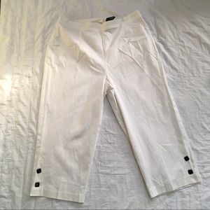 Woman’s 16W White Pants with 2-Black Button Detail